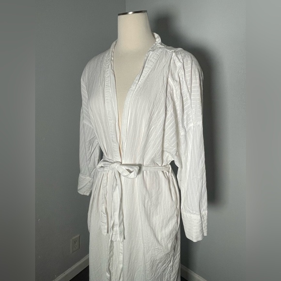 Victoria's Secret Elegant White Robe - Picture 3 of 6